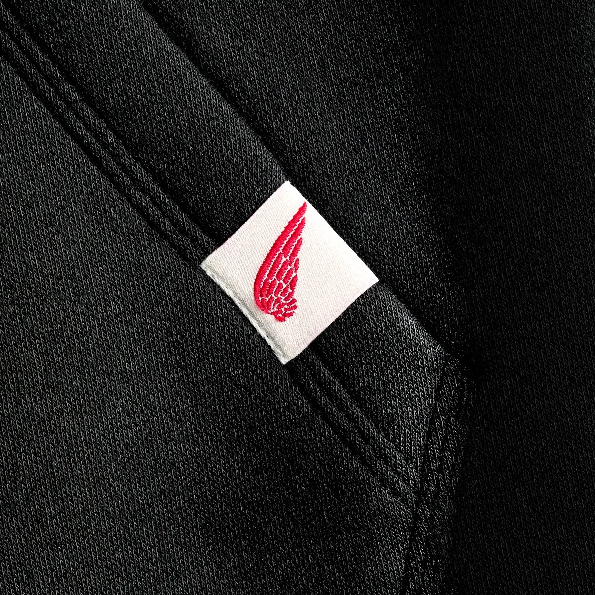 Hoodie mit Ärmelprint – Herren-Hoodie in Schwarz