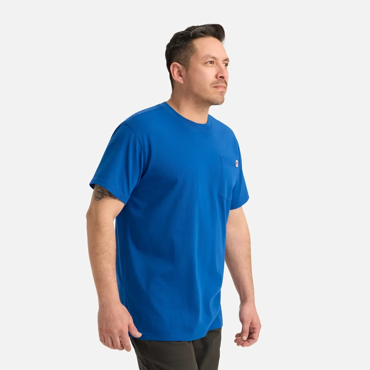 Kurzarm-T-Shirt mit Brusttasche – Herren-T-Shirt mit kurzen Ärmeln in Tiefblau