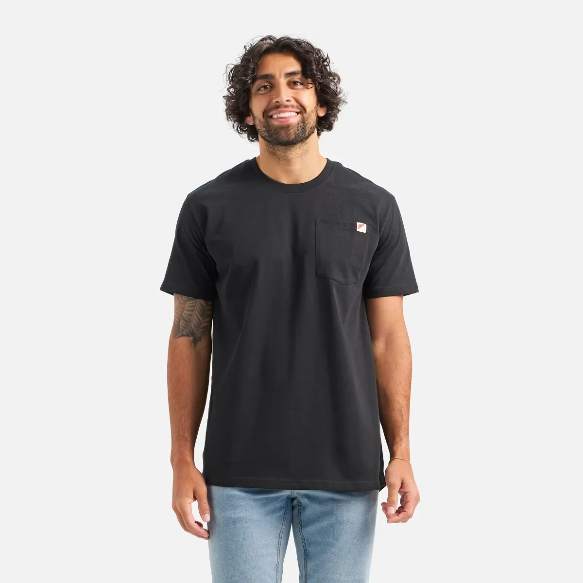 Kurzarm-T-Shirt mit Tasche Herren-Kurzarm-T-Shirt in Schwarz